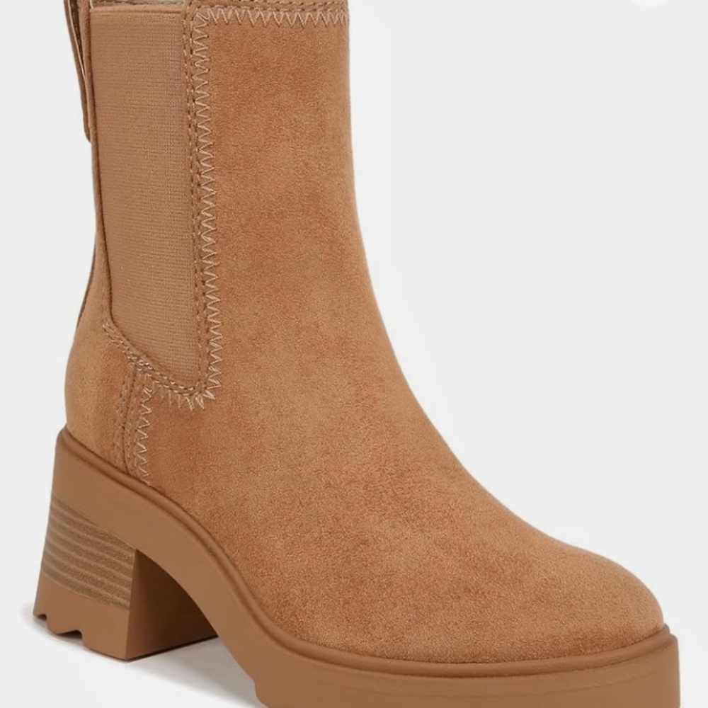 NWOT~Women’s Zodiac Teresa Chelsea Boots~Latte Brown~Size 6